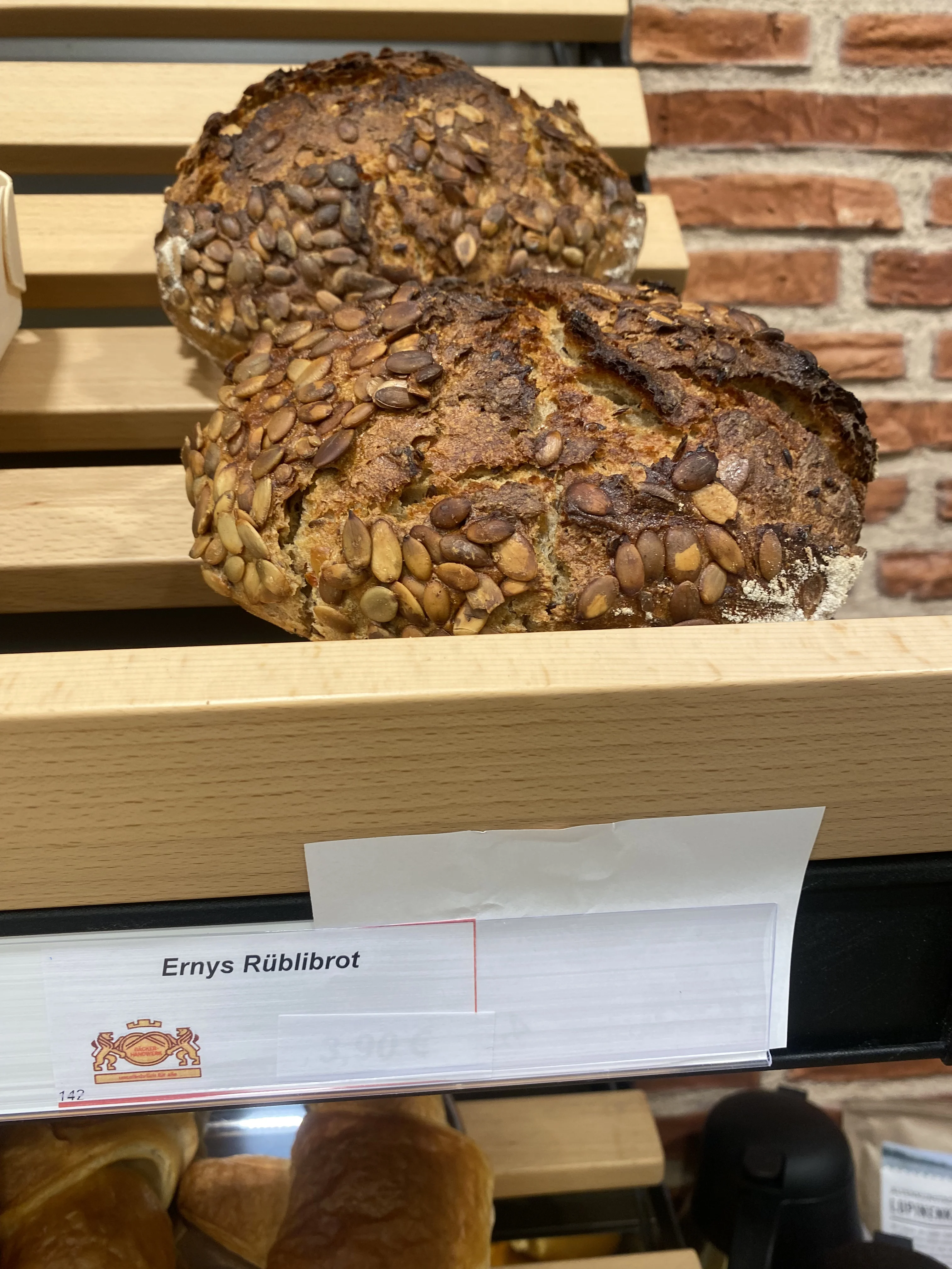 Frisches Landbrot von unserer Partnerbäckerei