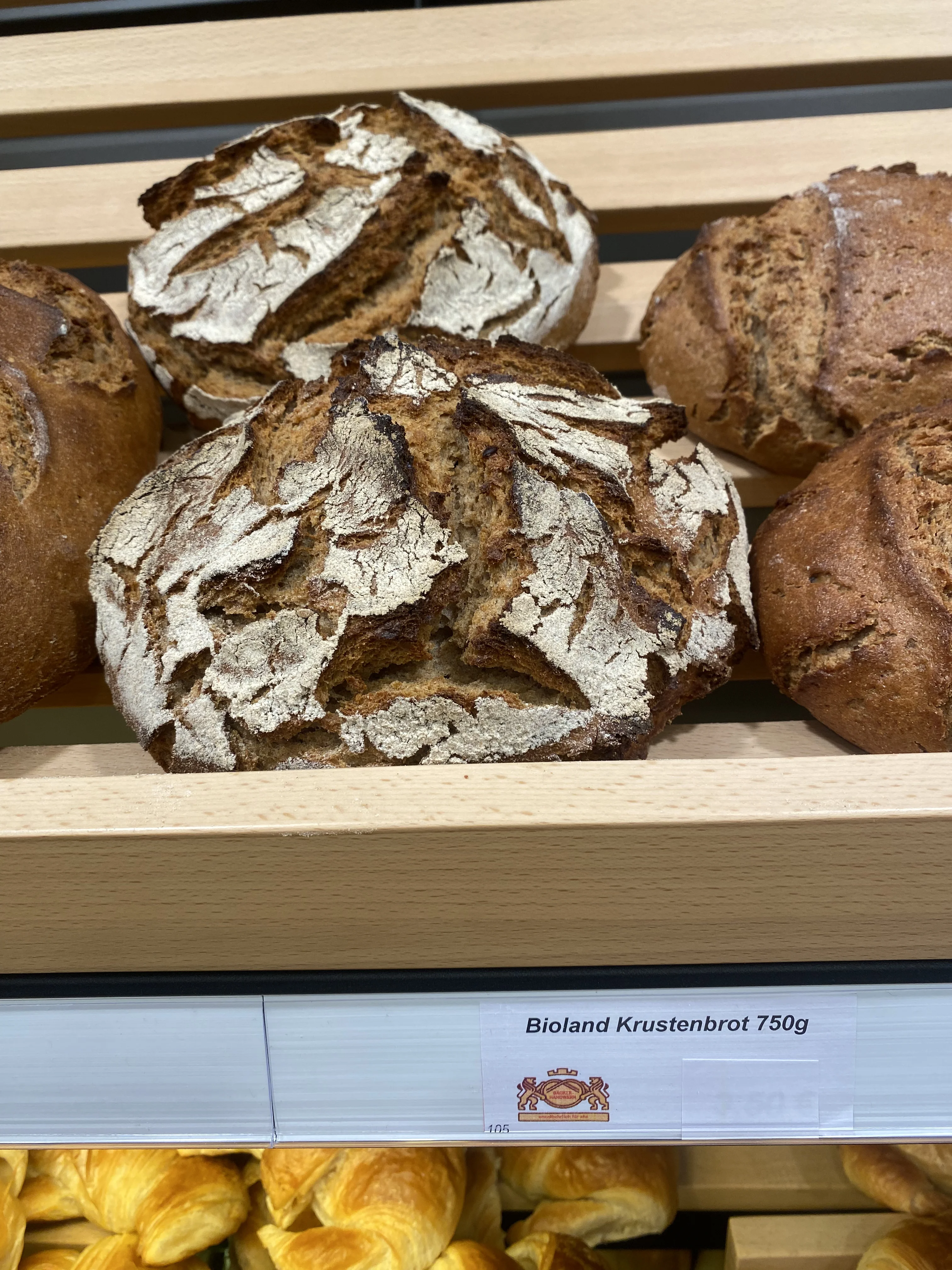 Regionales Sauerteigbrot frisch gebacken